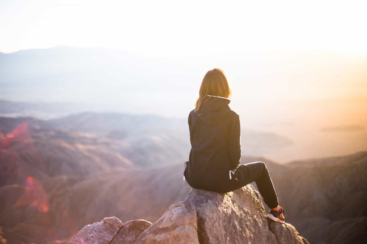 How I Travel Plan: Travel Planning Tips 4 women on top of rock outlook on her trip