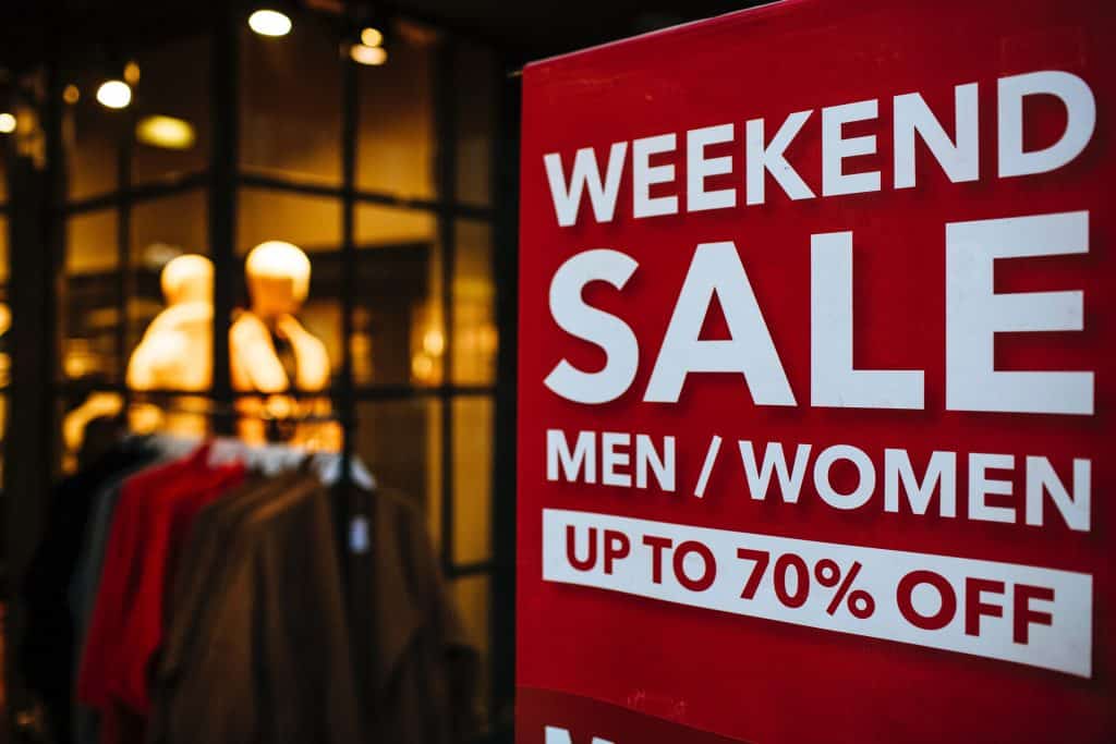Canadian vs American Thanksgiving: What's the Difference? 10 Sale sign to represent black friday