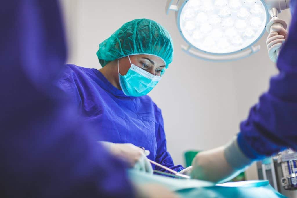 45 Pros and Cons of Living in Canada from a Canadian 1 Doctors in Canada performing surgery to show the pro of our healthcare sytem
