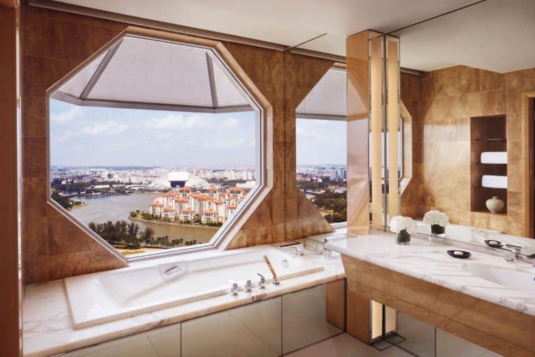 where to stay in singapore