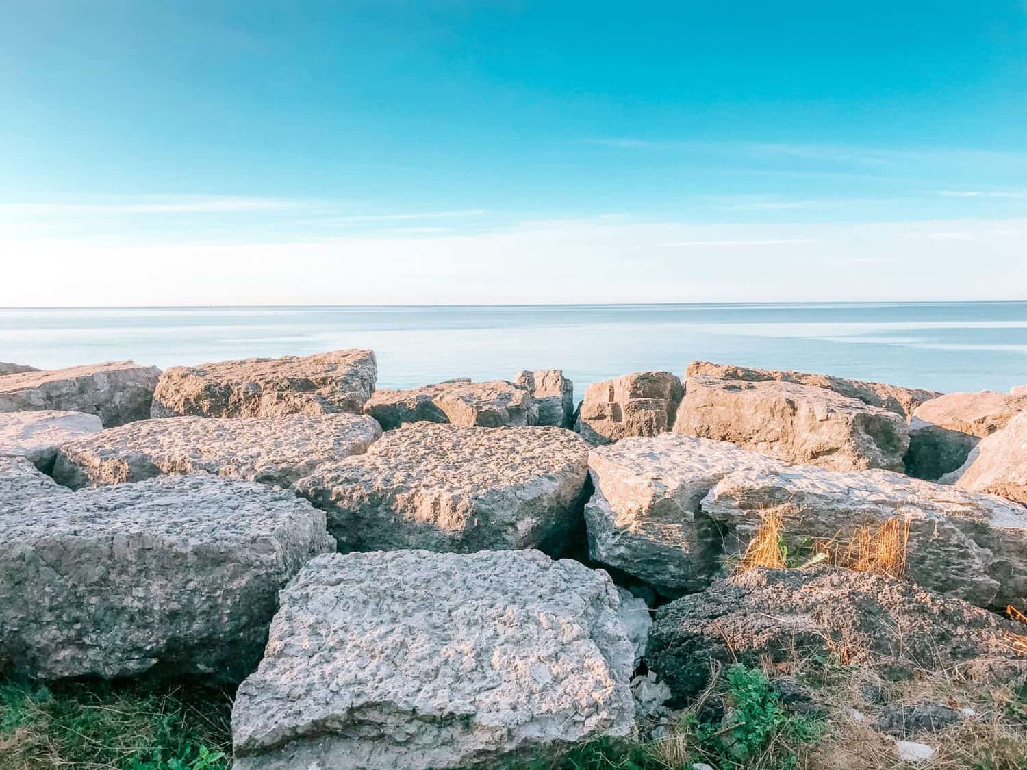 Scarborough Bluffs Trail: Hiking to the Best Lookout 4 Bluffs lake view of Lake Ontario