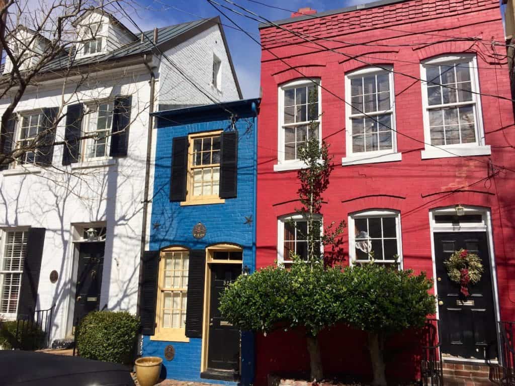 27 Best Weekend Getaways in the US 6 Alexandria tiniest house - blue between a red and white house