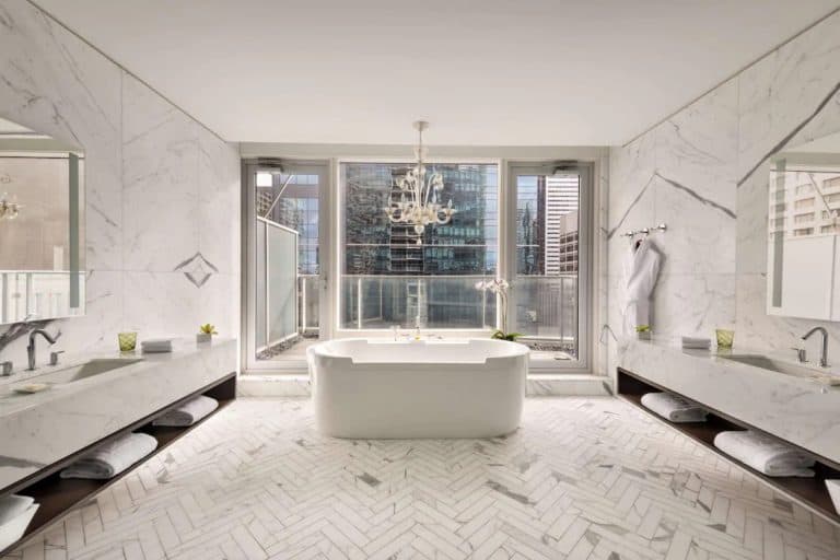 15 Best Hotels in Toronto with Private Hot Tubs (2024) 26 15 Best Hotels in Toronto with Private Hot Tubs (2024)