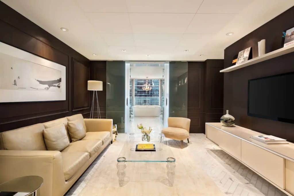 15 Best Hotels in Toronto with Private Hot Tubs (2024) 2 Living room in the jacuzzi suite of the Shangri-La Toronto Hotel