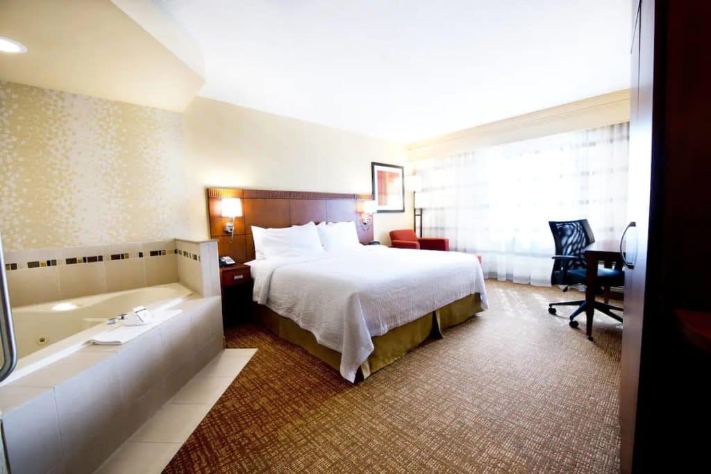15 Best Hotels in Toronto with Private Hot Tubs (2024) 27 Private hot tub in an airport hotel suite beside the bed