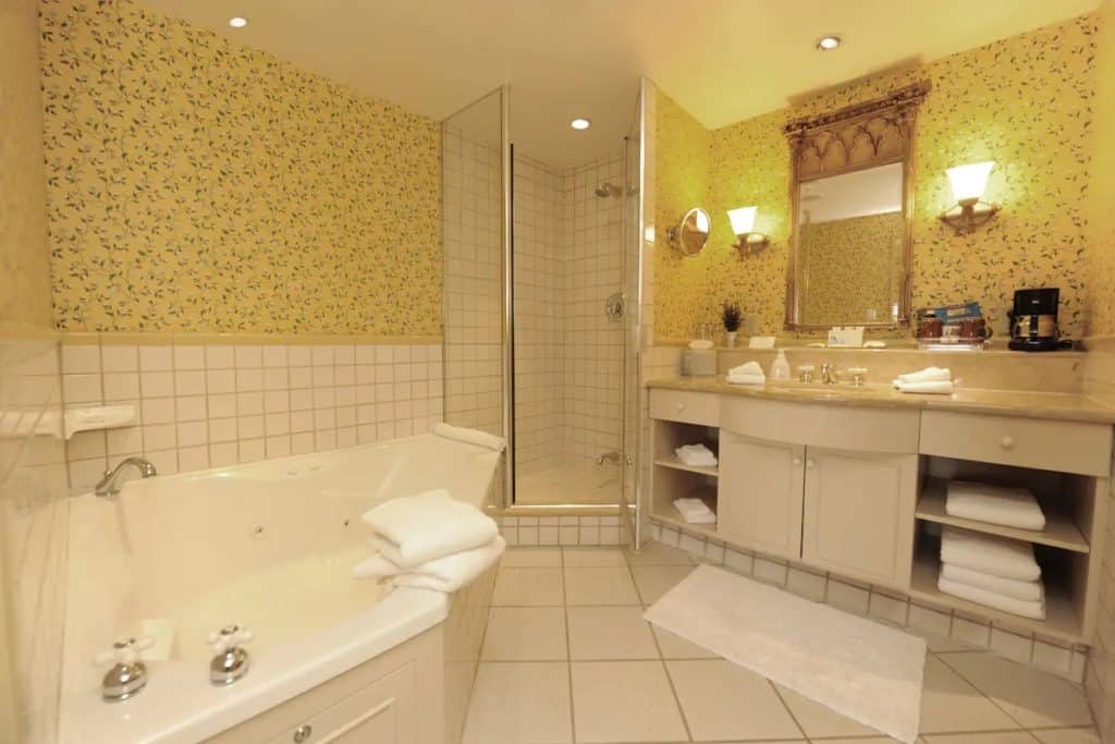 15 Best Hotels in Toronto with Private Hot Tubs (2024) 22 Private hot tub in a Toronto hotel, the Old Mill