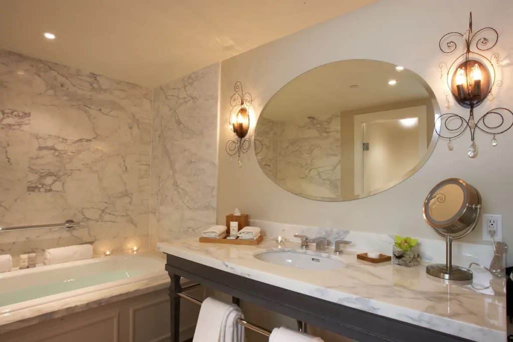 15 Best Hotels in Toronto with Private Hot Tubs (2024) 20 Cozy romantic bathroom with a private hot tub