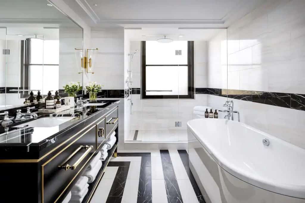 15 Best Hotels in Toronto with Private Hot Tubs (2024) 10 Private spa bath tub in the jacuzzi suite of the Fairmont Royal York