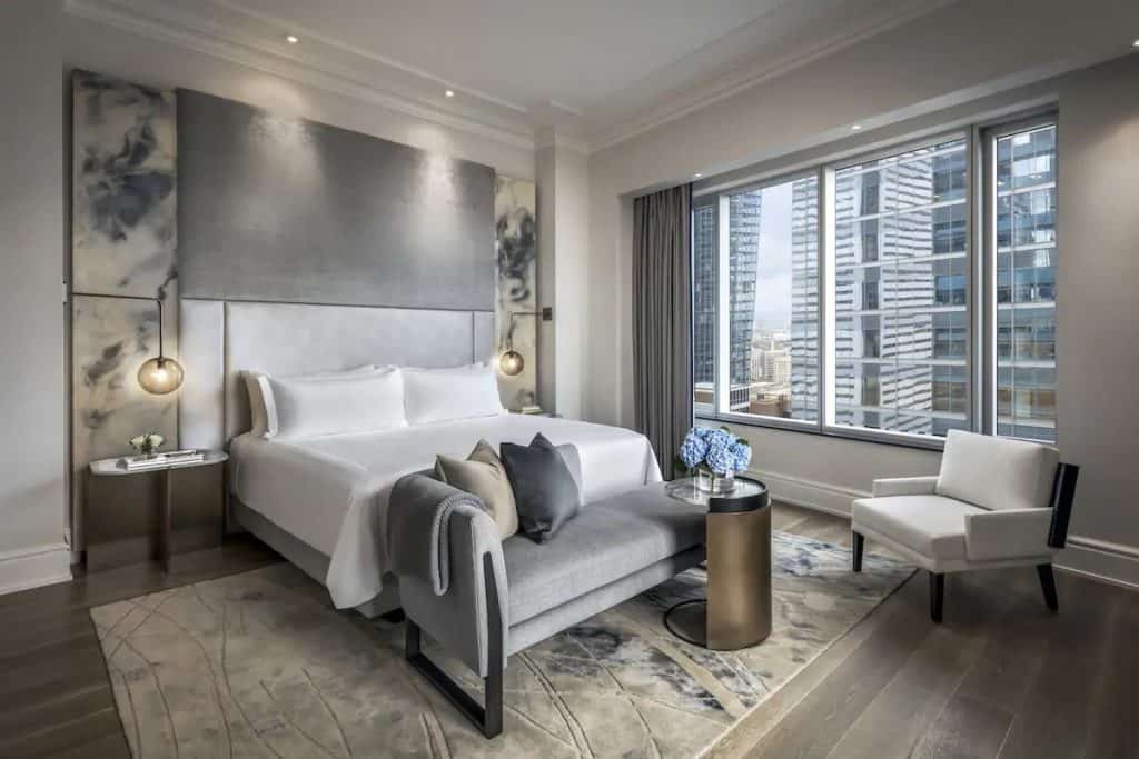 15 Best Hotels in Toronto with Private Hot Tubs (2024) 16 Comfy king bed suite