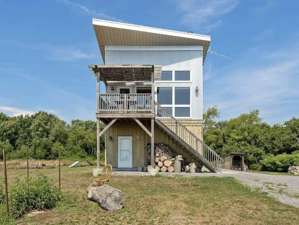 20 Cozy Cabins in Ontario for an Autumn Weekend Getaway 12 Cozy cabin in an Ontario vineyard in Canada