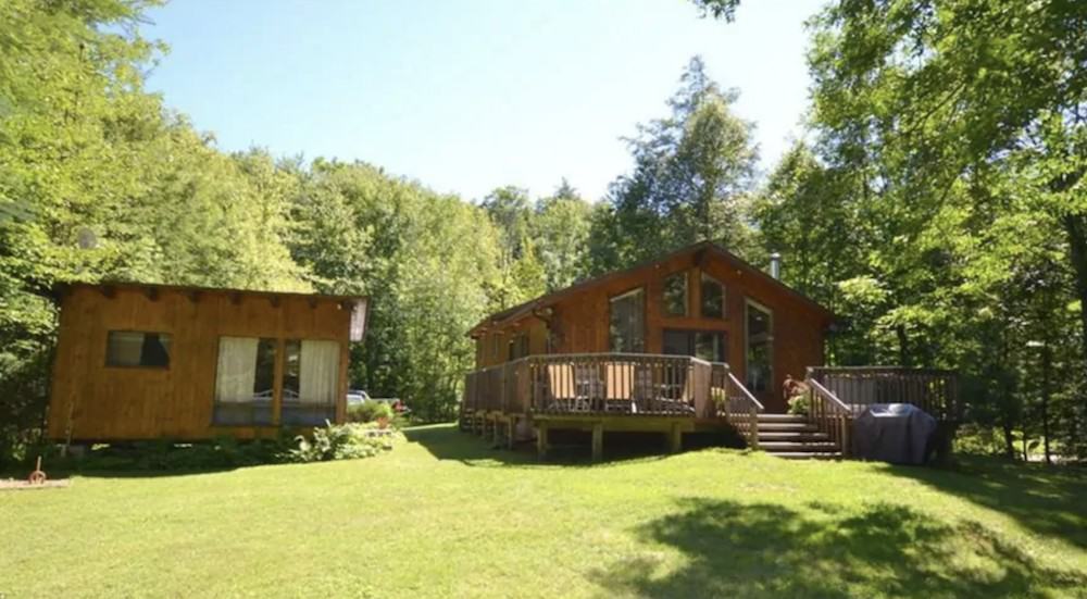 20 Cozy Cabins in Ontario for an Autumn Weekend Getaway 21 Cozy cabin and cute bunky located on a beautiful lake for a weekend getaway