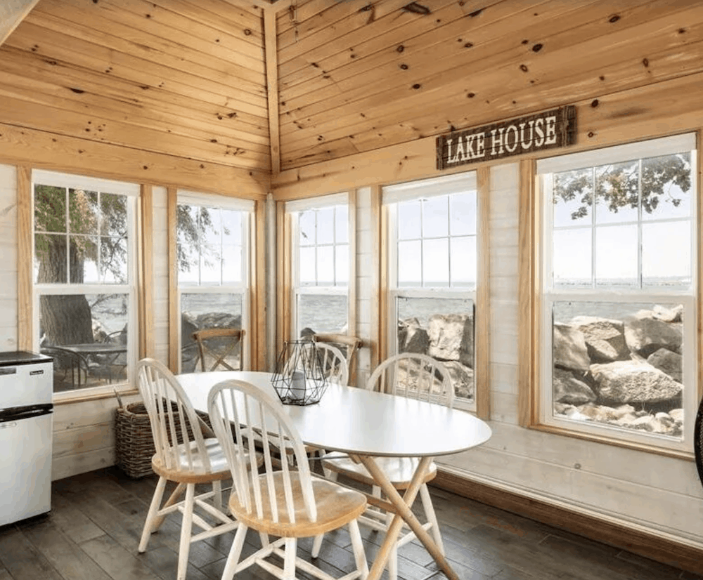 20 Cozy Cabins in Ontario for an Autumn Weekend Getaway 16 Interior of a romantic cabin for a weekend getaway in Ontario