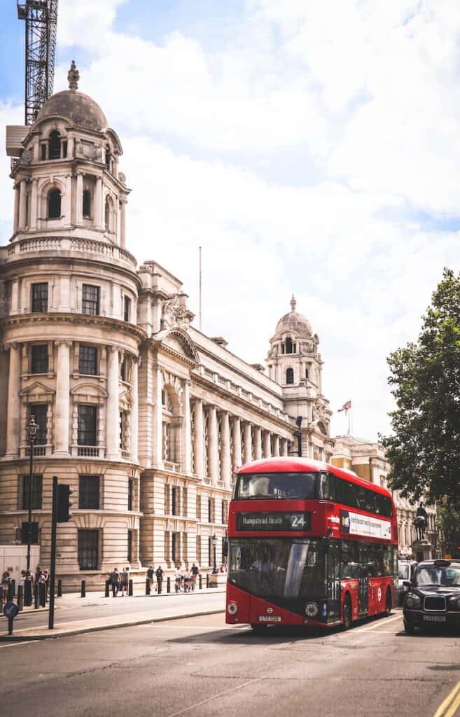 Is London Safe for Solo Female Travellers? 10 Safety Tips 4 How to take a bus or a black cab safely in London