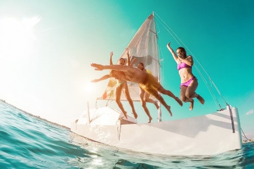 Solo Female Travel Guide 2 make friends solo female travel guide