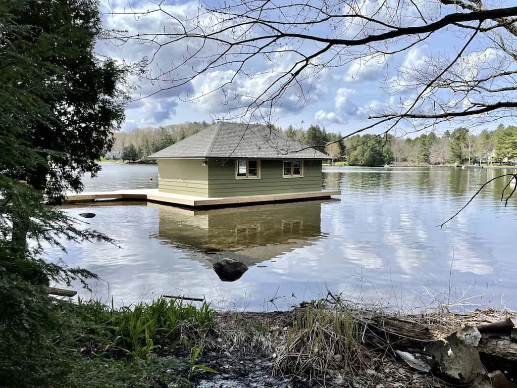 20 Top Airbnb Cottages in Muskoka for an Epic Getaway 39 Family friendly lake joseph boathouse. View of the water and the green boathouse with private dock.