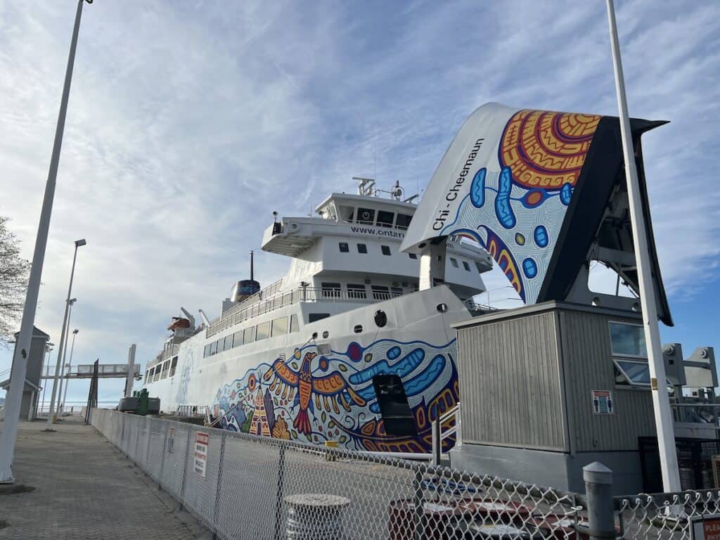 25 Jaw-Dropping Things to Do Tobermory, Ontario 17 Chi-cheemaun ferry that's painted with Indigenous art in the harbour.