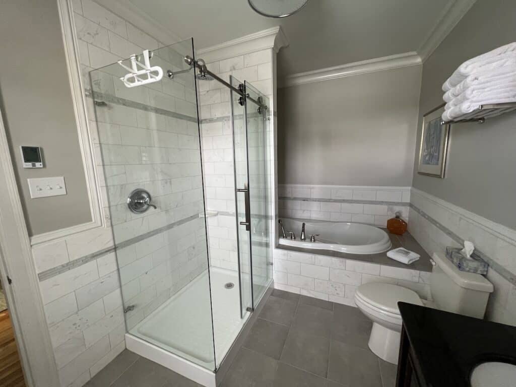 Honest Hotel Review: Manoir Chamberland in Montebello 13 manoir chamberland bathroom