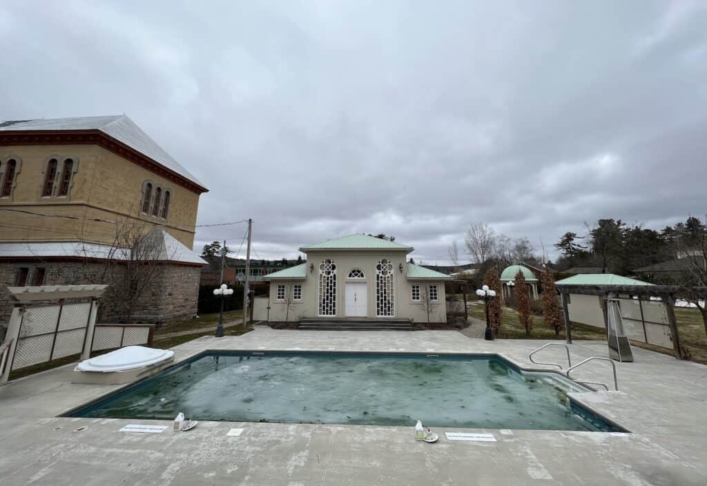 Honest Hotel Review: Manoir Chamberland in Montebello 6 manoir chamberland pool