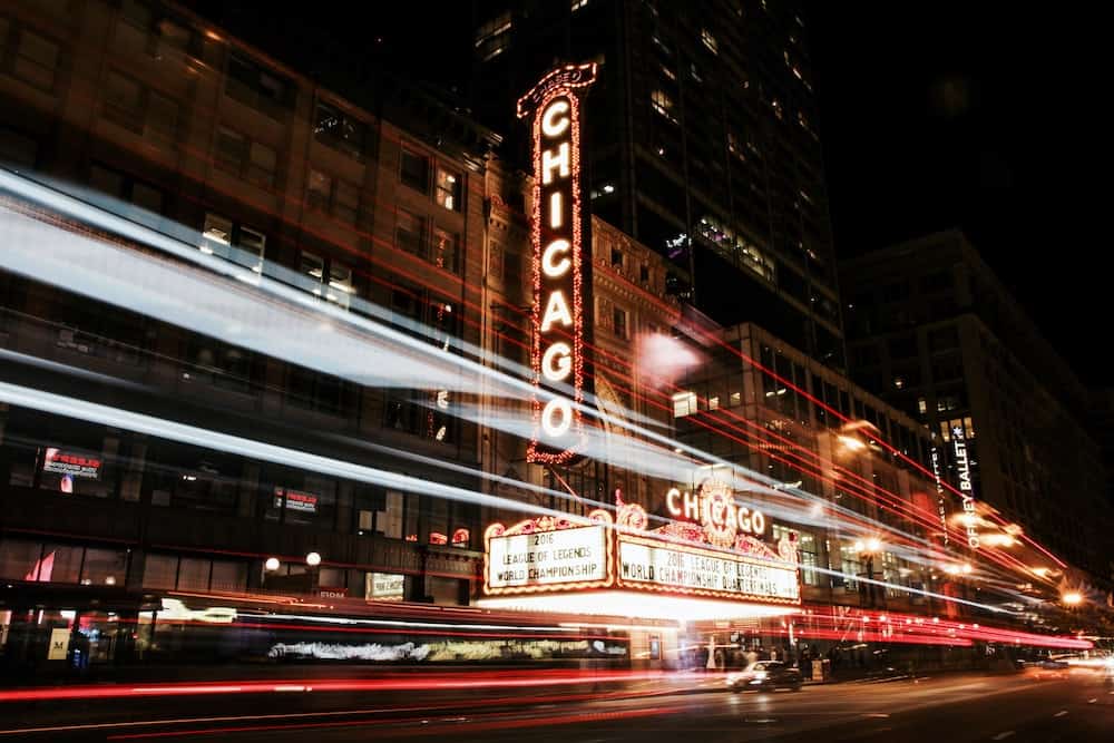 Living in Toronto vs. Chicago: Which is Better? (2024) 3 chicago theatre traffic