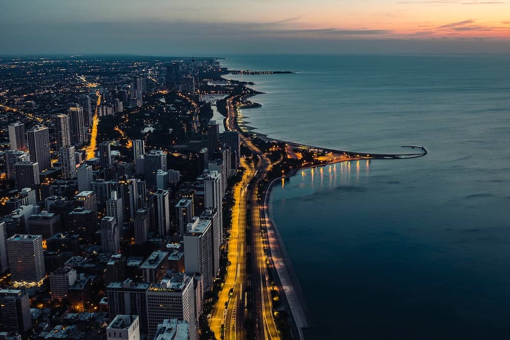 Living in Toronto vs. Chicago: Which is Better? (2024) 5 chicago twilight