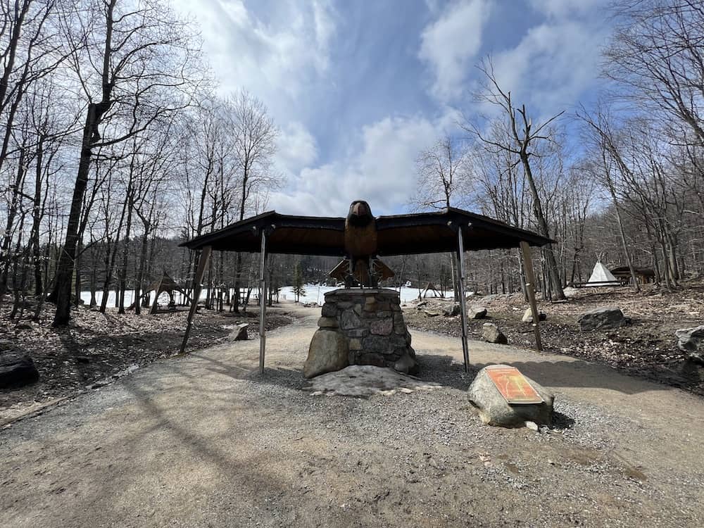 Thunderbird carving of a giant eagle with outstretched wings at Parc Omega