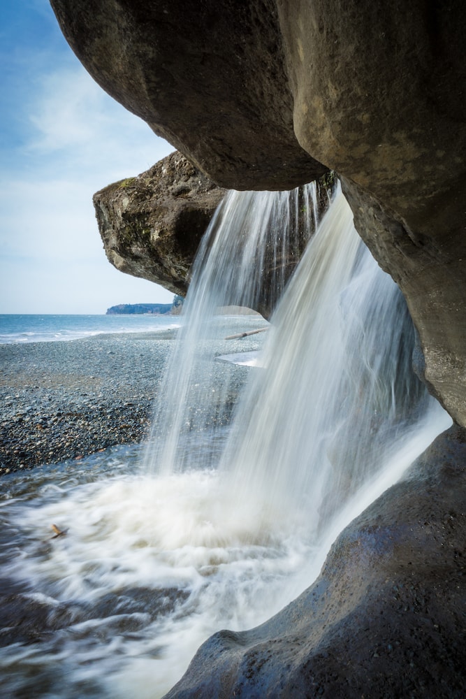 39 Best Waterfalls in Vancouver Island to Visit (2024 Guide) 6 sandcut beach waterfall vancouver island