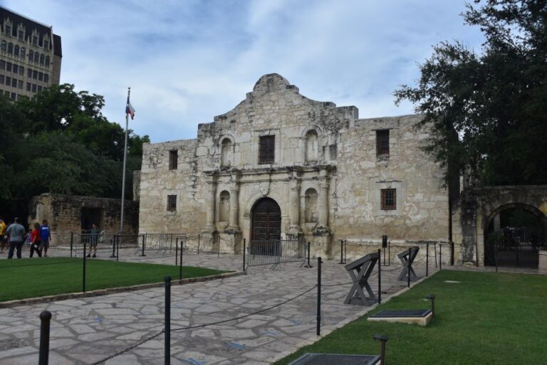23 Pros and Cons of Living in San Antonio in 2024
