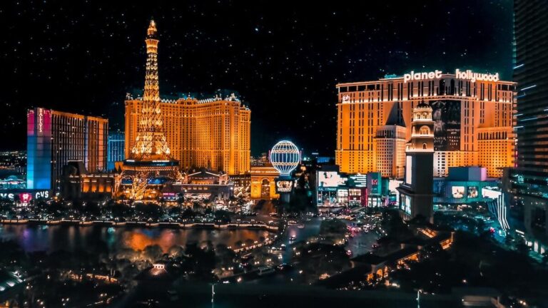 Pros and cons of living in Las Vegas