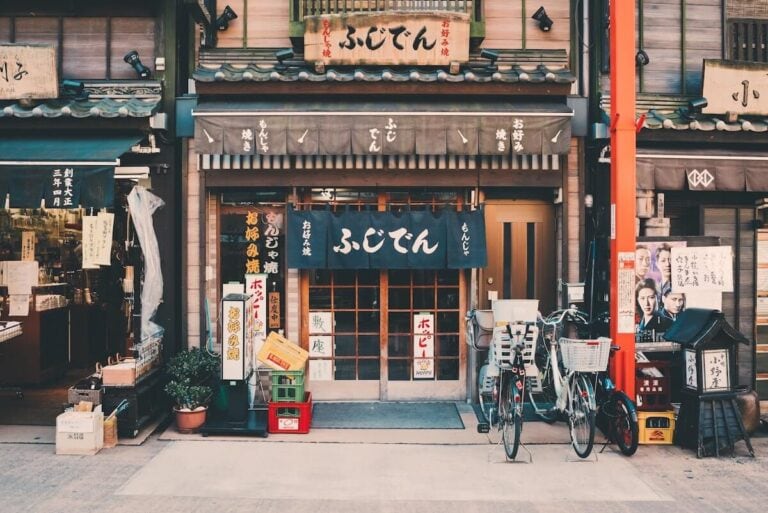 21 Pros and Cons of Living in Japan in 2024 4 Pros and cons of living in Japan