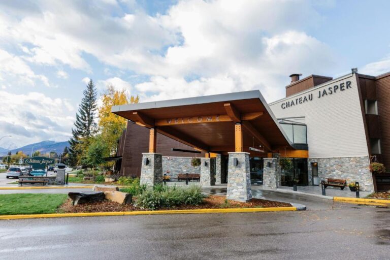 Where to Stay Near Jasper National Park: 16 Best Hotels 8 Where To Stay in Jasper National Park