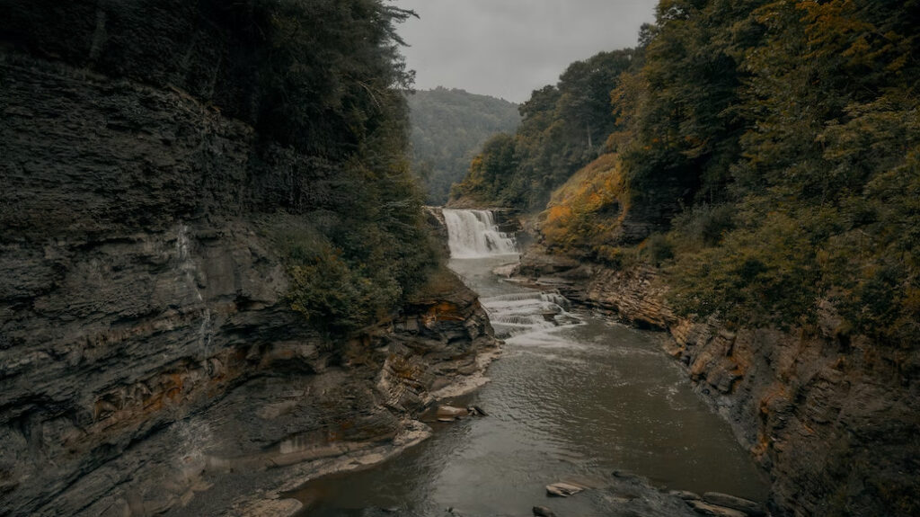17 Best Day Trips From Niagara Falls (2024) 3 Two large portion of land and rock with a body of water in between. Tis is in the Letchworth State Park near Niagara Falls.