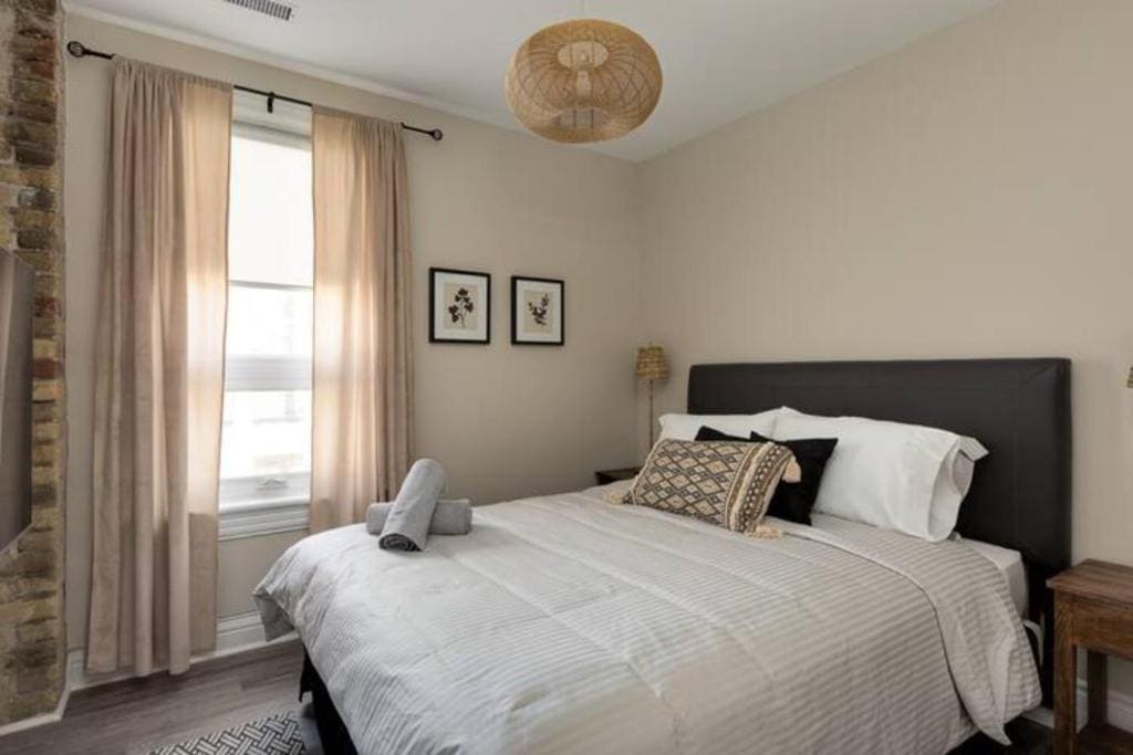 Where To Stay In Toronto: Best Areas And Hotels in 2024 27 image 1 84