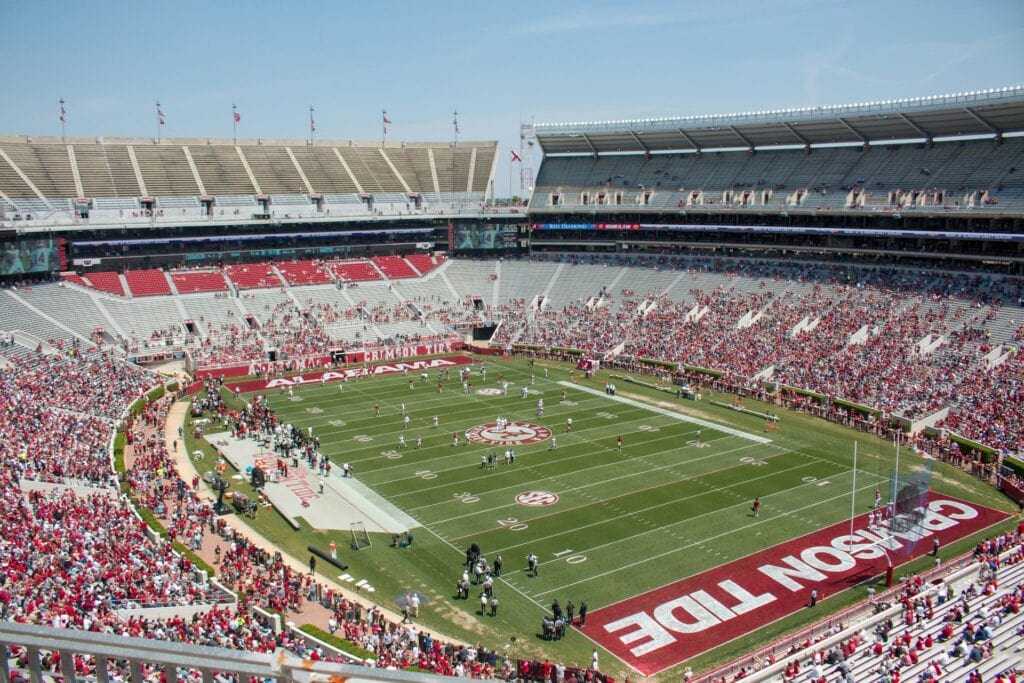 11 Reasons to Live in the US 7 An aerial view of a football stadium with lots of peope wearing red to show supprot to their team.