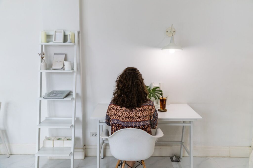 9 Easiest Jobs to Do While Traveling 4 whereintheworldis working online teaching