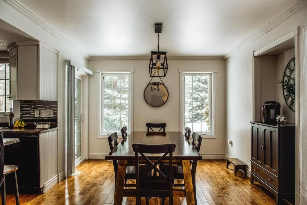 20 Top Airbnb Cottages in Muskoka for an Epic Getaway 21 a dining area with dark wooden furniture and elegant decor